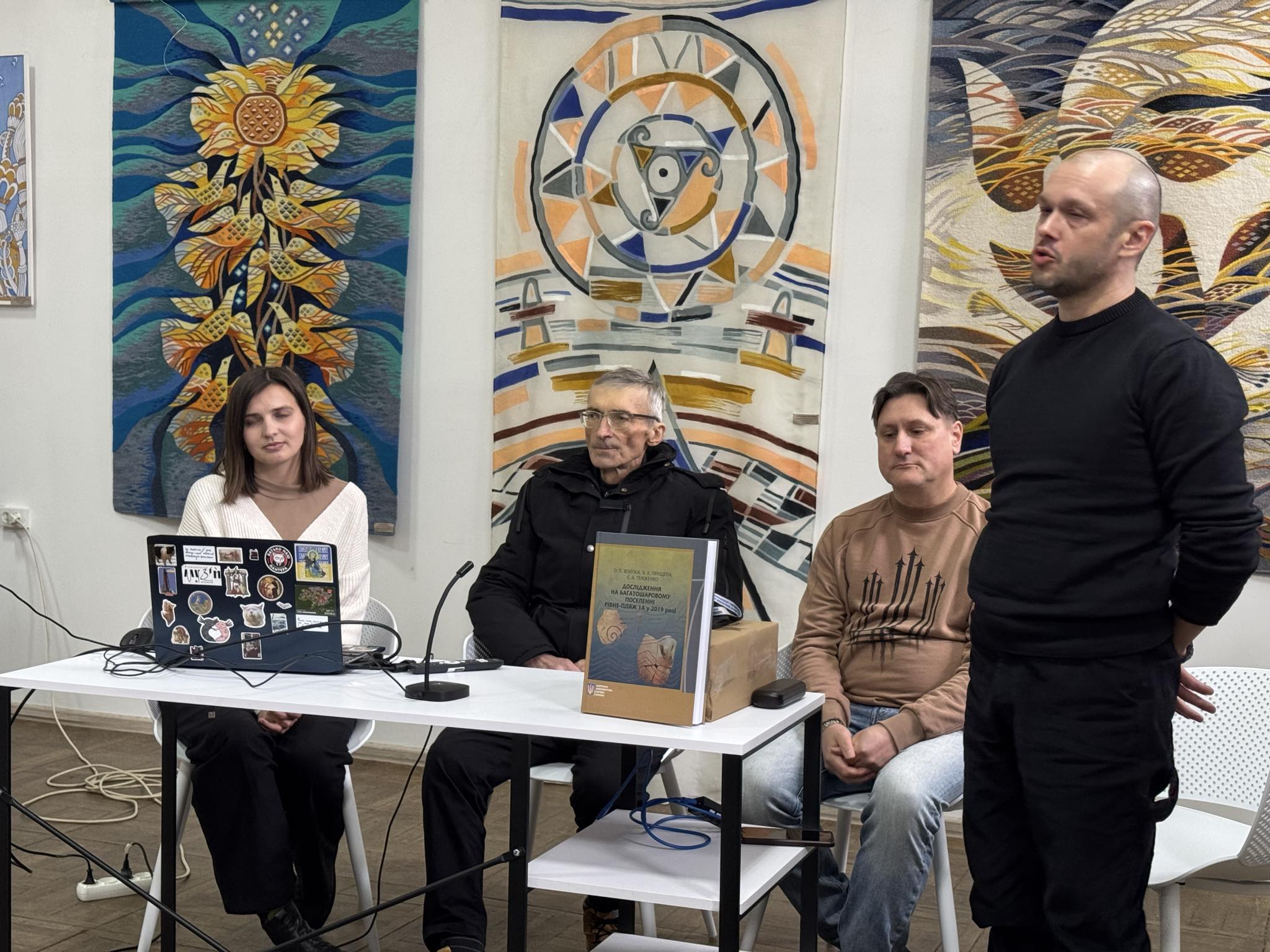 ПРЕЗЕНТАЦІЯ ВИСТАВКИ  «АРХЕОЛОГІЯ РІВНЕНЩИНИ: ВІД РОЗКОПУ ДО МУЗЕЮ»