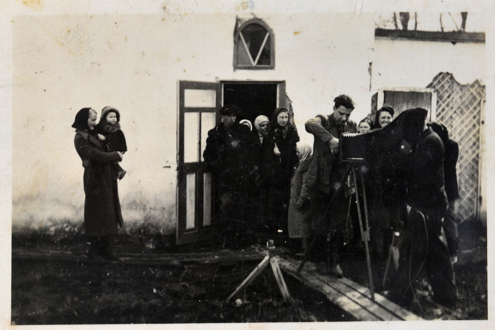 Старі фотографії на стіл розклади…